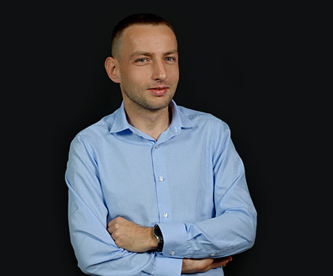 Paweł - kierownik projektu, starszy programista